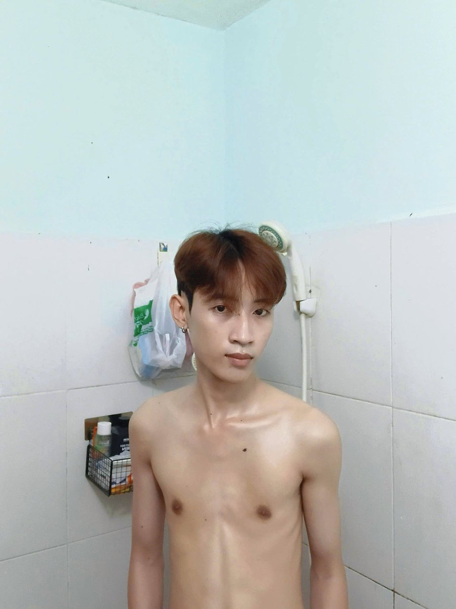 ngth_cong's tweet photo. tắm chung hông ? https://t.co/vCe5TKCYfC