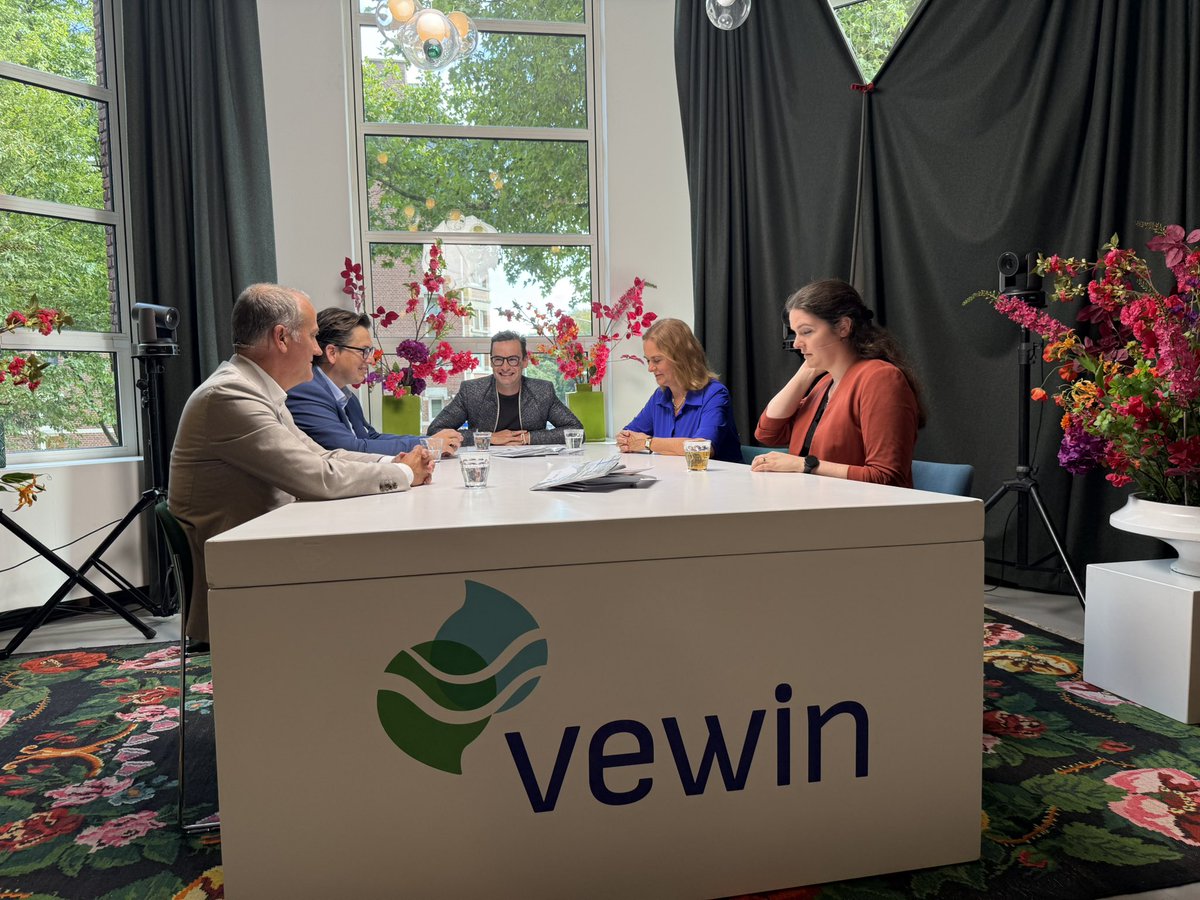 We zijn begonnen! Kijk mee naar de talkshow over de Drinkwateragenda  via livestreamsolutions.online/vewin/online-t…