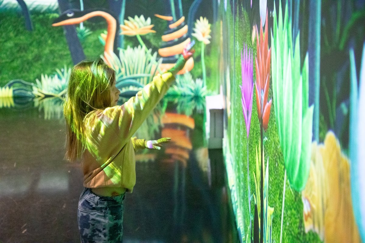 Modulo_Pi's tweet image. {#SHOWCASE} Atelier des Lumières unveils L’Atelier des Enfants🎨: an #interactive space where young visitors bring their drawings to life inside Henri Rousseau’s lush jungles, with #ModuloKinetic at the heart of the interactive journey →  bit.ly/MPi-AdE
.
#AVtweeps