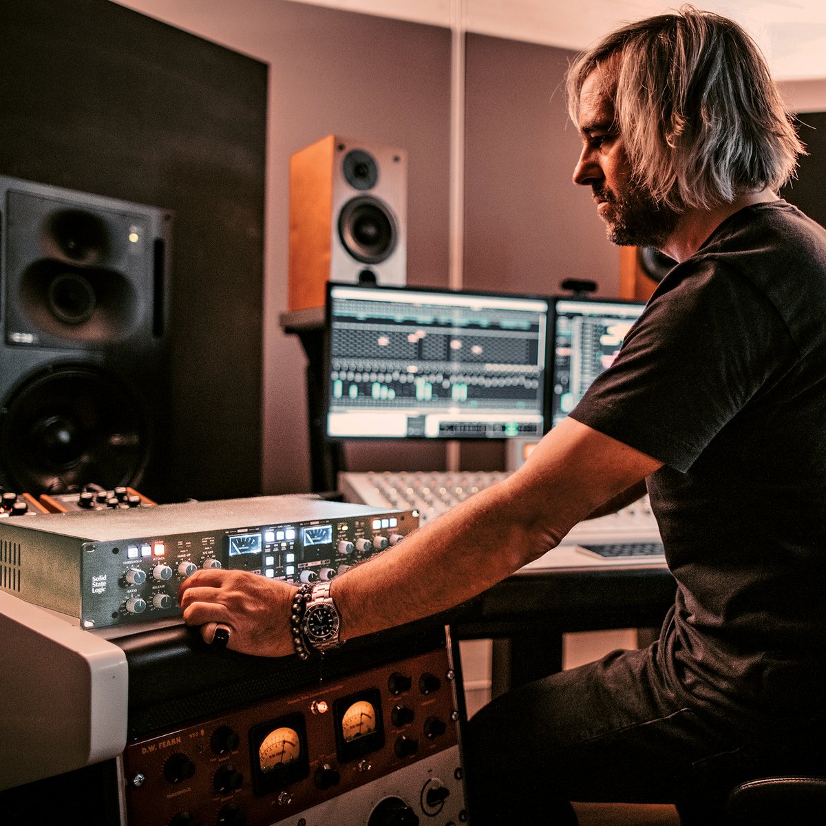 solidstatelogic's tweet image. Hannes Bieger expands his creative sound palette with the addition of Solid State Logic THE BUS+ rackmount compressor.

Throughout his dynamic career—first as a musician, then as a sought-after mixer and producer, and now once more as a recording and performing artist—German…