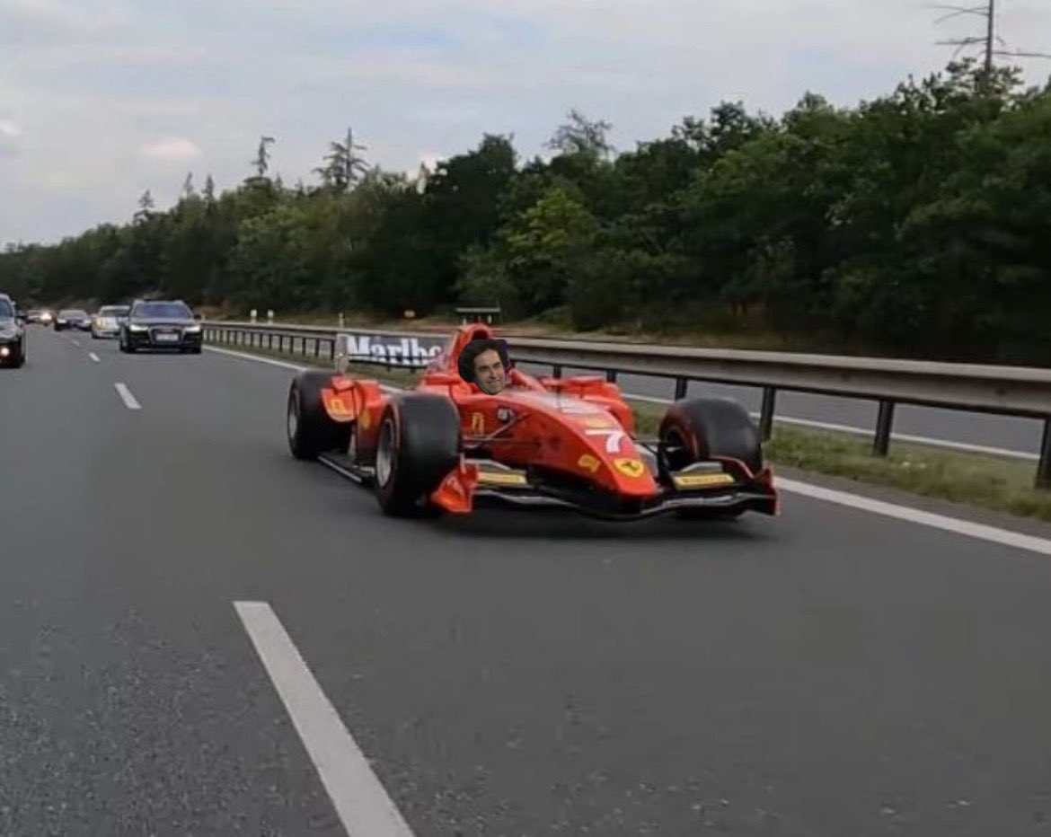 Lidikči, sehnali sme s Václavem <a href="/Fergl_EE_Pergl/">Václav Pergl</a> nový povozeníkčo, prodalby námto mladej Šefrna jak seděl za vobrázky s kopírky! Ale nějakto žere a navíc to nemá kufr, takmu na to asi kácíme a ušetřili sme!
Foto lustrační!