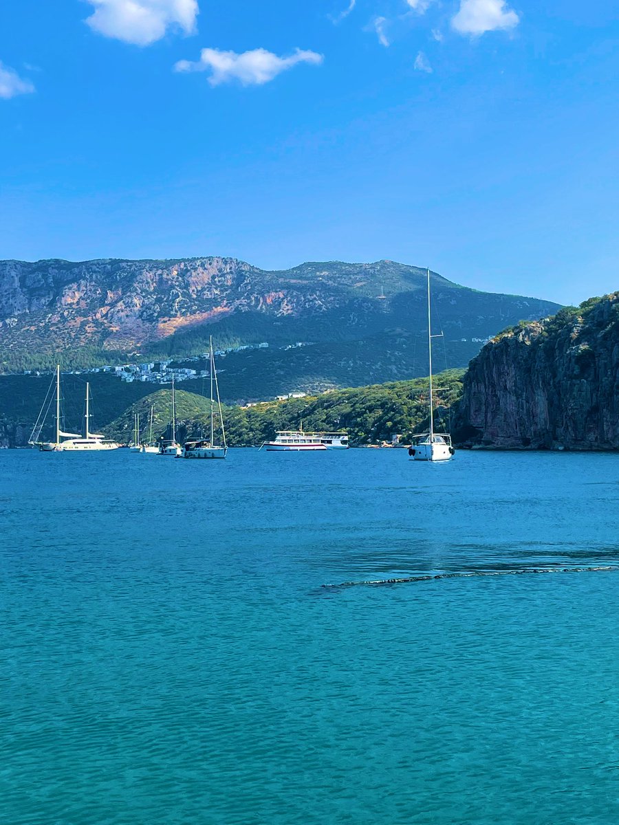 Sendromsuz bir pazartesi sabahı 😎😎
#kaş
#limanağzı
#eylül2025