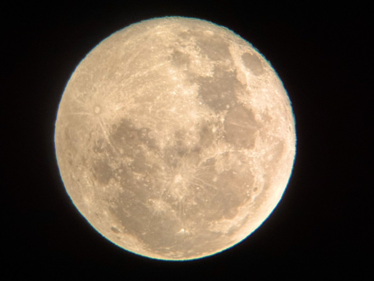 hamjiro_world's tweet photo. 今日の🌕満月
オレンジ色の月明かりがきれい！ https://t.co/WRXdhvHKeG
