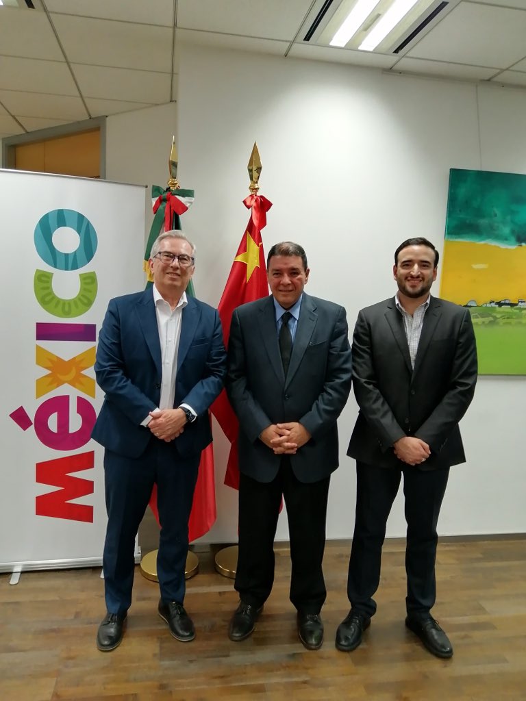 El CG @Misidro se reunió con Michele Porrino, Director Ejecutivo, y José Luis Sánchez, Director Comercial, del World Trade Center de San Luis Potosí. En dicha reunión, exploraron nuevas oportunidades comerciales entre el este de China y San Luis Potosí.

<a href="/SRE_mx/">Relaciones Exteriores</a>  <a href="/Wtcslp/">Wtc Industrial</a>