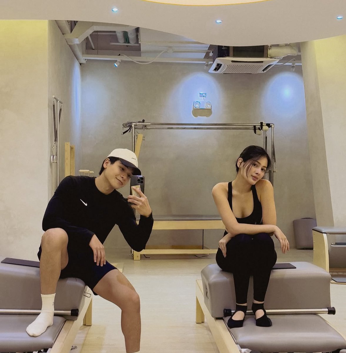 azaciaga's tweet image. az getting vince, a gymrat bodybuilder, to do pilates and have matcha after is the cutest thing what the hell 😭