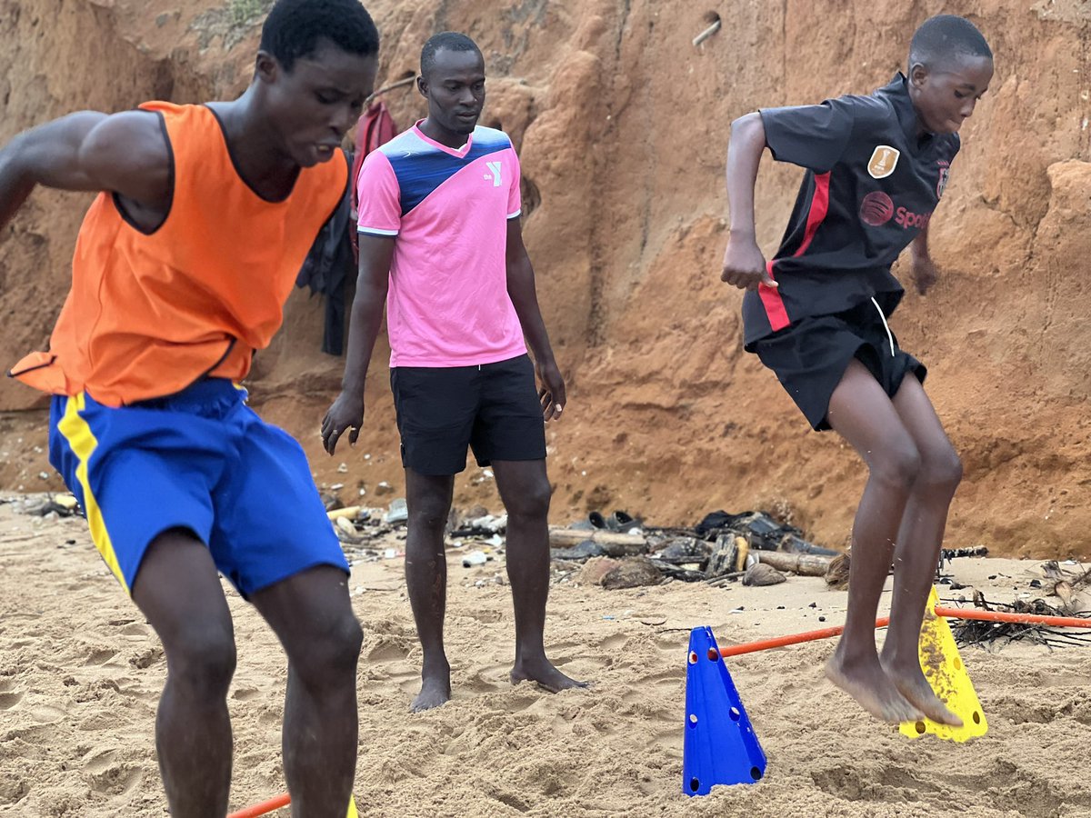 ajaxfcgh's tweet photo. Nothing beat hard work …..💪💪💪💪 https://t.co/4KVA5jELPo