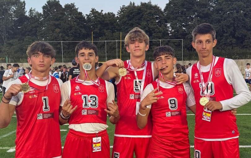 🔵⚪️ Cinco alcobendenses se coronan campeones de Europa en la Flag Football

➡️ Los jugadores del Royal Oaks Knights brillan en el Campeonato Europeo de Flag Football, donde la selección española U17 y U15 fue laureada

🔗diariodealcobendas.com/post/cinco-alc…