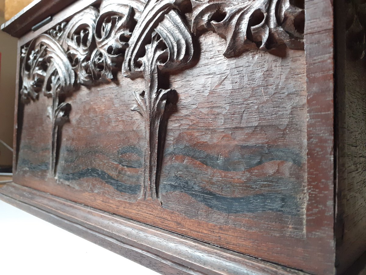alvantiques's tweet photo. Potential Walter Crane box research so far.

The piece is oak, carved on all four sides and painted on the lid. There is also a bespoke piece of bevelled glass that sits perfectly on the lid to protect the artwork. https://t.co/V9DAymeX2y