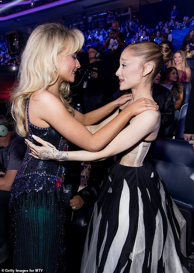 badthingonpetal's tweet photo. Best Pop & Best Pop Artist meeting each other
#VMAS #ArianaVMAS #ArianaGrande #SabrinaCarpenter https://t.co/ITXMwUEr5c