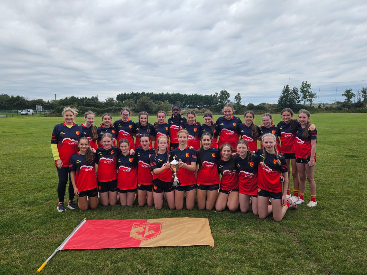 Delighted to support the <a href="/SarsfieldsGfc/">OfficialSarsfields ❤💛</a> U14 girls team who won their County Final at the weekend! ❤️💛 #wexford #gaa