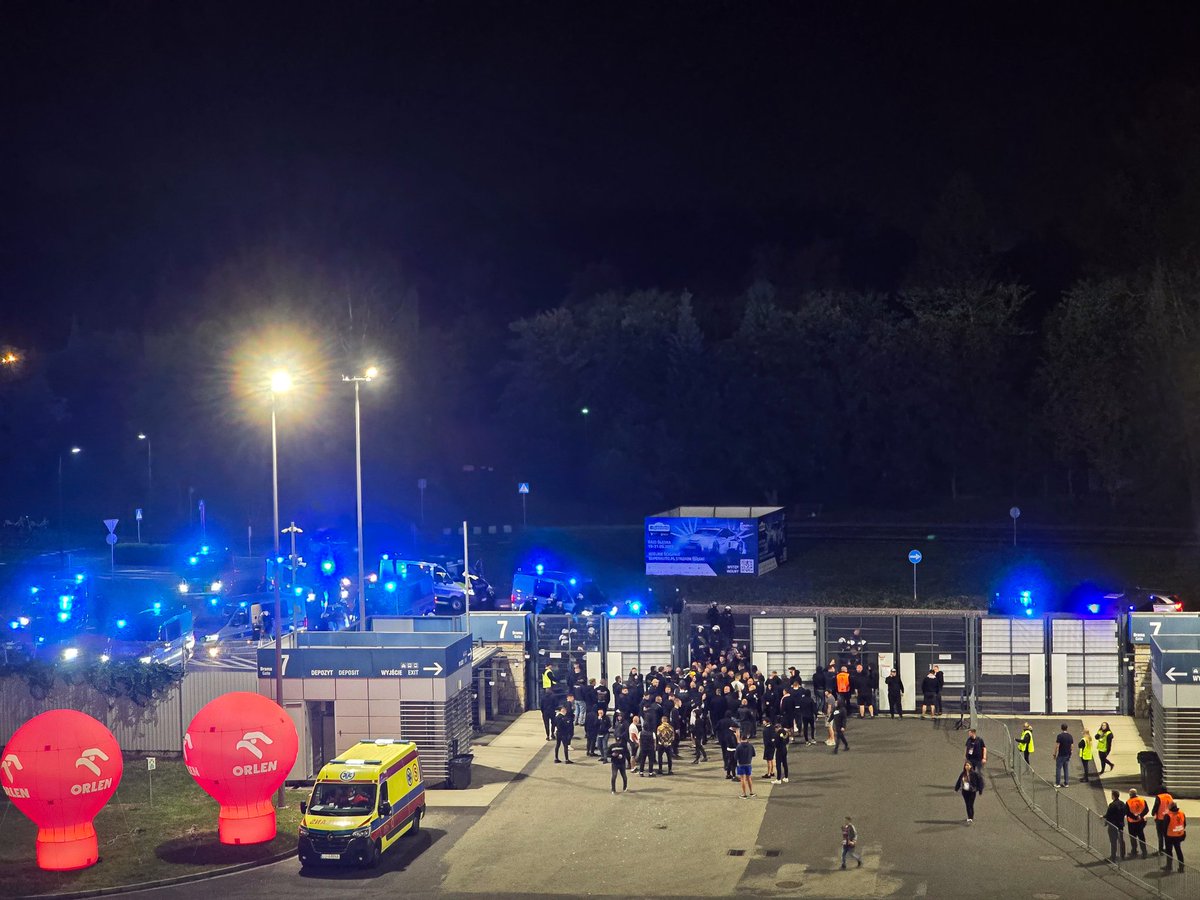 tomoffootball's tweet image. 7.9.2025
Poland 3-1 Finland
WC Qualification🌍🏆 #POLFIN

Finland hopes for qualifying next year World Cup barely exists after defeat in Chorzów. Match did not leave much tell to posterity beside great time in the city around match and WRWE delegation half time show with police.