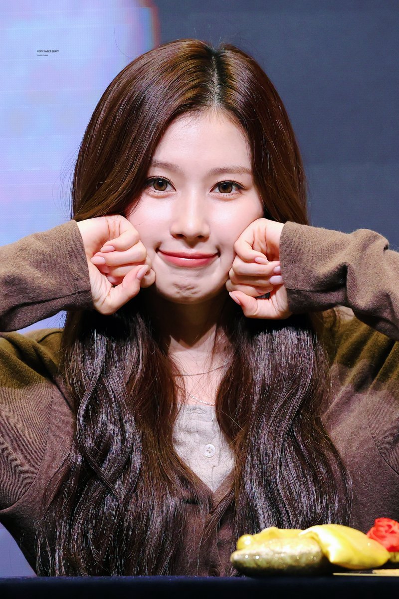 250906 바보만두🥟 
#트와이스 #TWICE #사나 #SANA #サナ