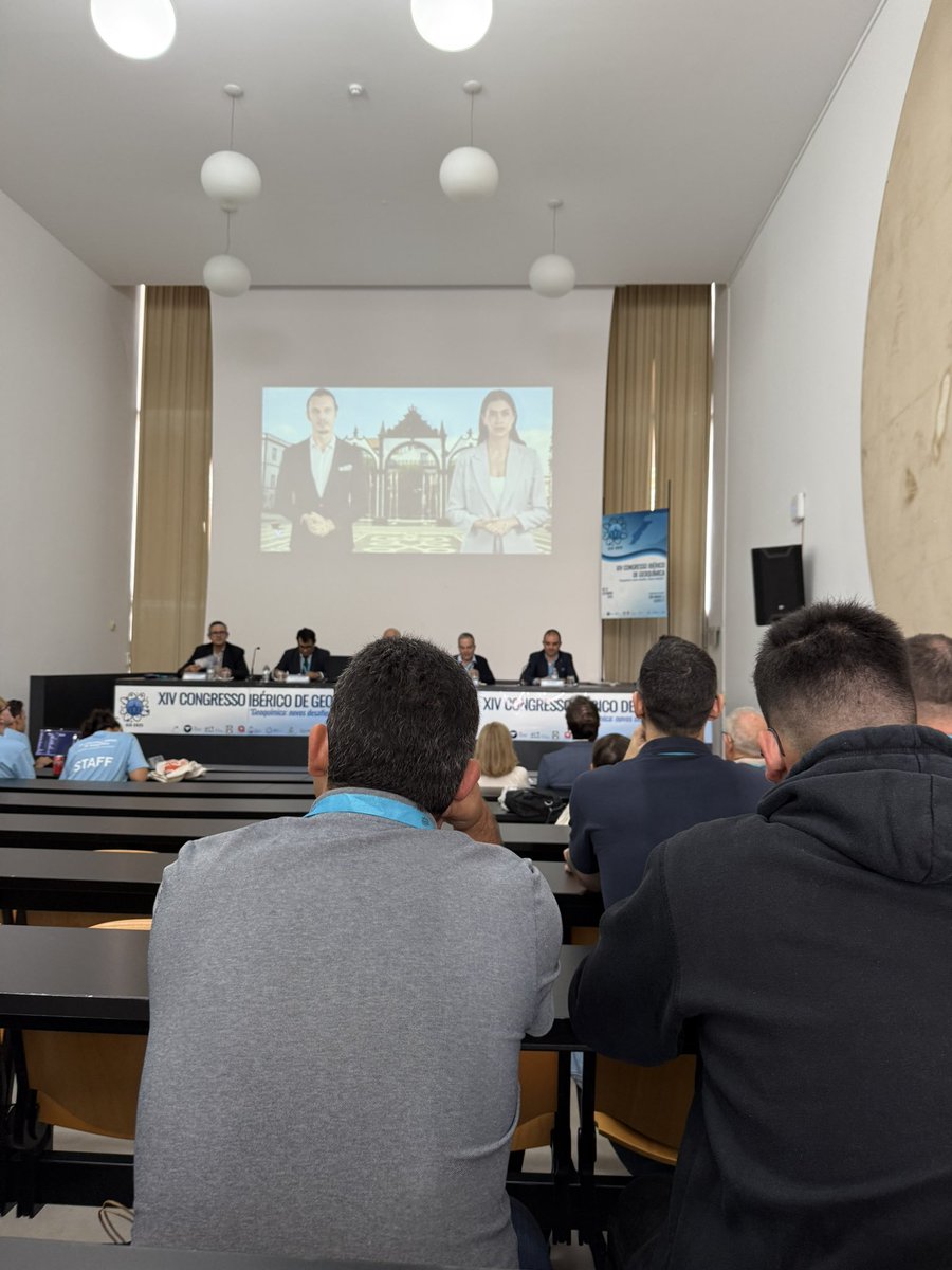 GeomarResearch's tweet image. Comenzamos el Congreso Ibérico de Geoquímica en la isla de São Miguel (Azores) 🌊🗺️💎⚒️