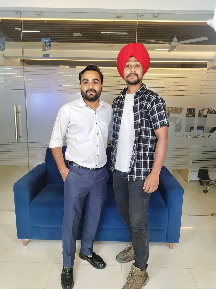 KuldeepAuthor's tweet photo. #UKVisa🇬🇧
Congratulations🎉✈️ hero Harshdeep, for securing Study Visa of UK 🇬🇧 with us. Wishing you a great Success and happiness to you ahead in life.

#movetouk #studyinuk #sicsindia #success #ukvisa https://t.co/FEcTxOYpZE