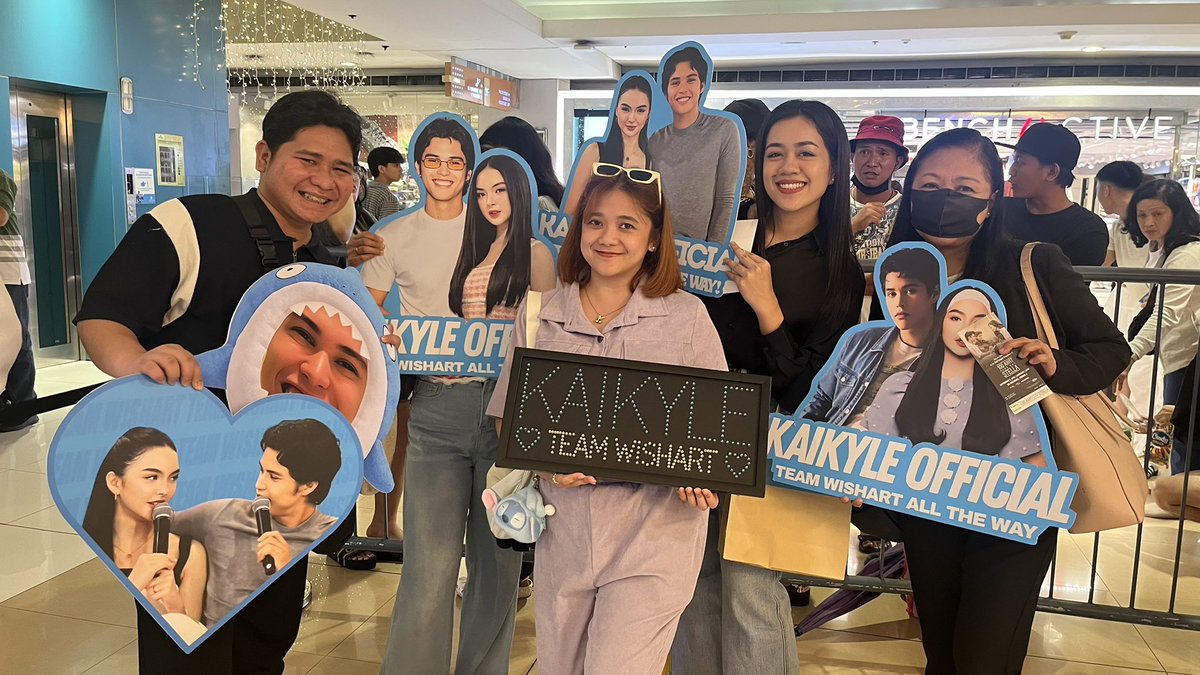 Today’s event with our team live! Thank you so much, my dearest Wisharts, for all your love and effort. Seeing your smiles truly makes me happy! Ang gaganda and fresh! 

KYLE ECHARRI AS CLYDE
#100AwitParaKayStellaPremiere