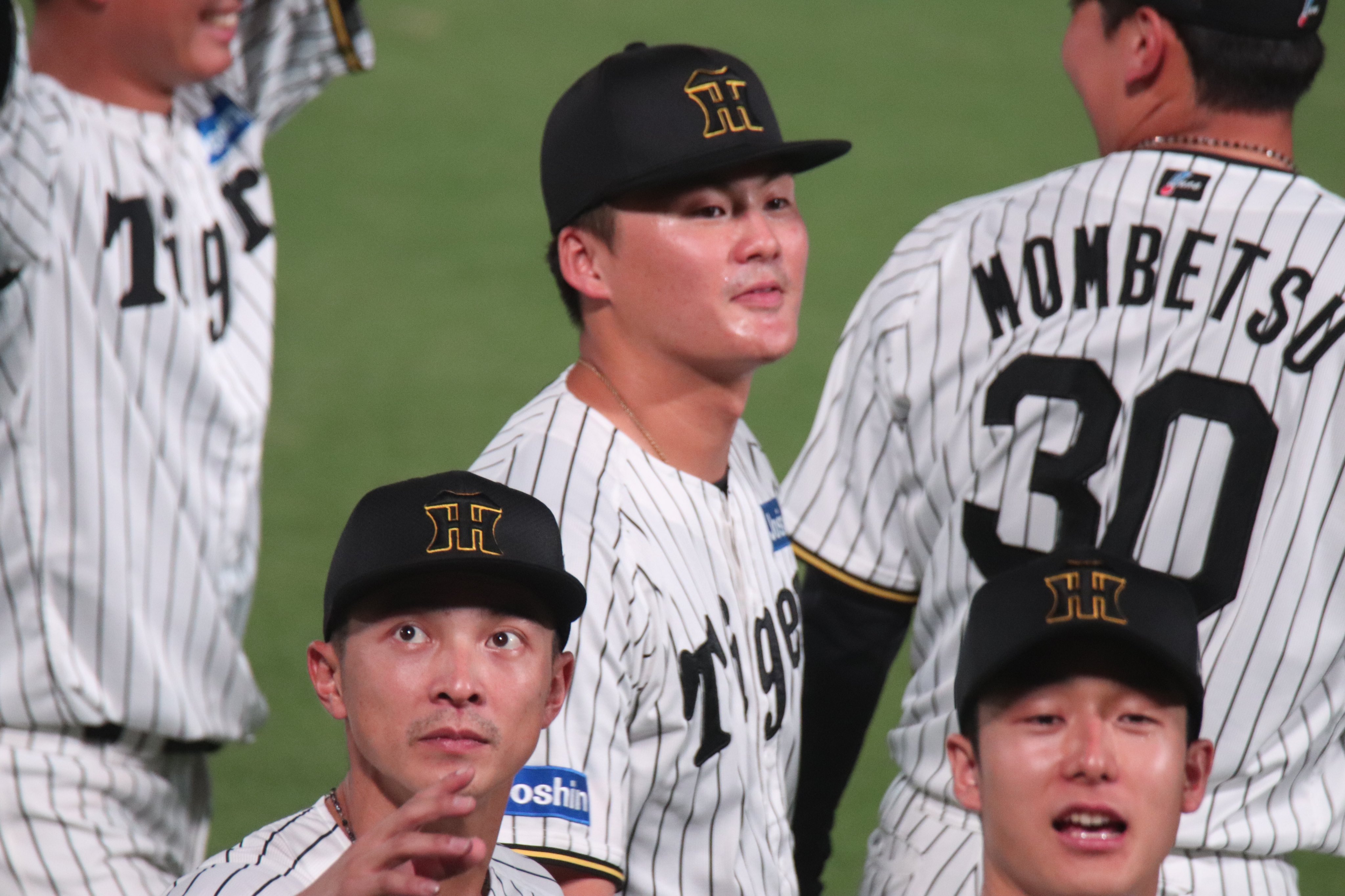O 阪神 タイガース 前川右京 ユニフォーム 甲子園 ライト応援 2025 阪神タイガースのユニフォームへ刺繍【前川右京選手】 – お客様