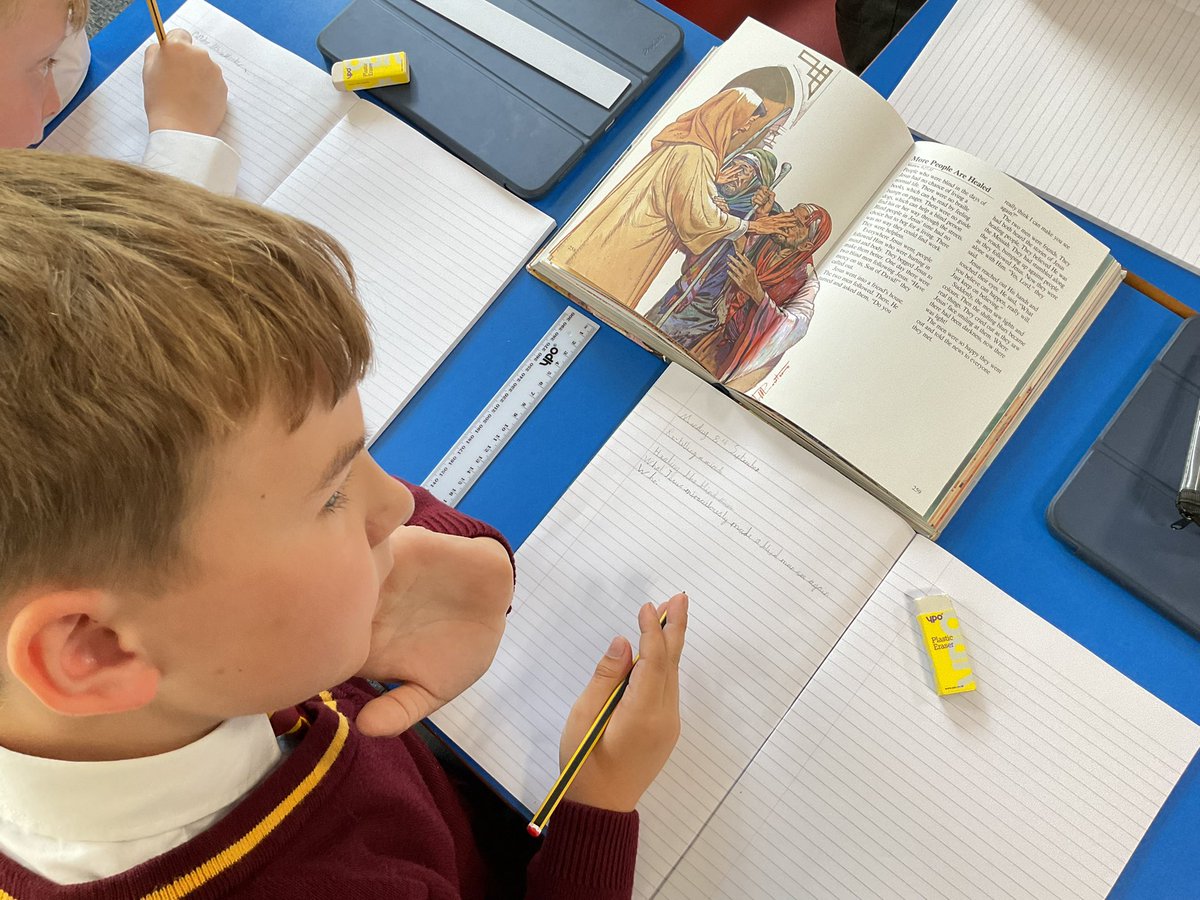 Continuing today to look at miracles in #pdaenglish. We’ve chosen a miracle and are about to come up with our own writing frame, before writing a beautifully punctuated paragraph to re-tell it #pdare