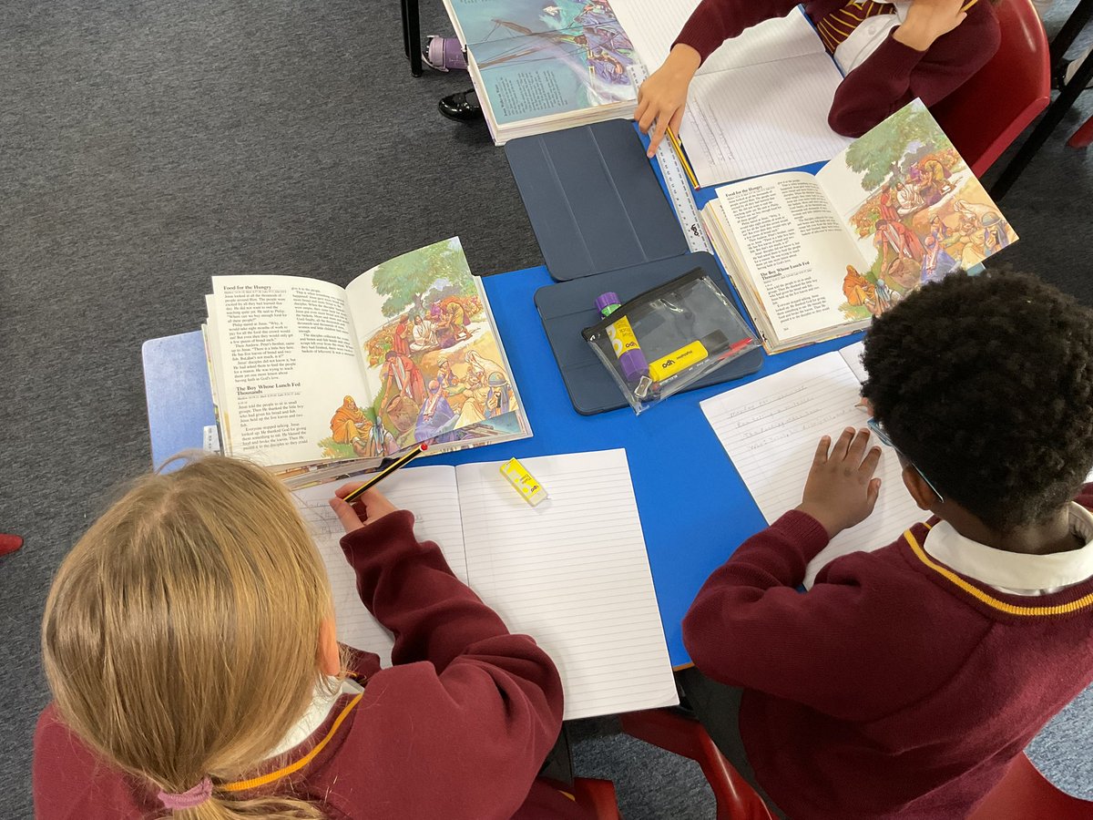 PDA_Y4's tweet image. Continuing today to look at miracles in #pdaenglish. We’ve chosen a miracle and are about to come up with our own writing frame, before writing a beautifully punctuated paragraph to re-tell it #pdare