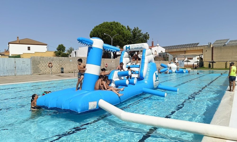 ☝🏻𝐓𝐔 𝐀𝐘𝐔𝐍𝐓𝐀𝐌𝐈𝐄𝐍𝐓𝐎 𝐓𝐄 𝐂𝐔𝐄𝐍𝐓𝐀:

💦 Nerva ha puesto fin a la temporada de baño en la piscina de verano y lo ha hecho con una fiesta de Hinchables que ha sido del agrado de los más pequeños.🏊‍♂️

¡Construyamos PUEBLO juntos!

ondaminera-rtv-nerva.es/noticia/clausu…