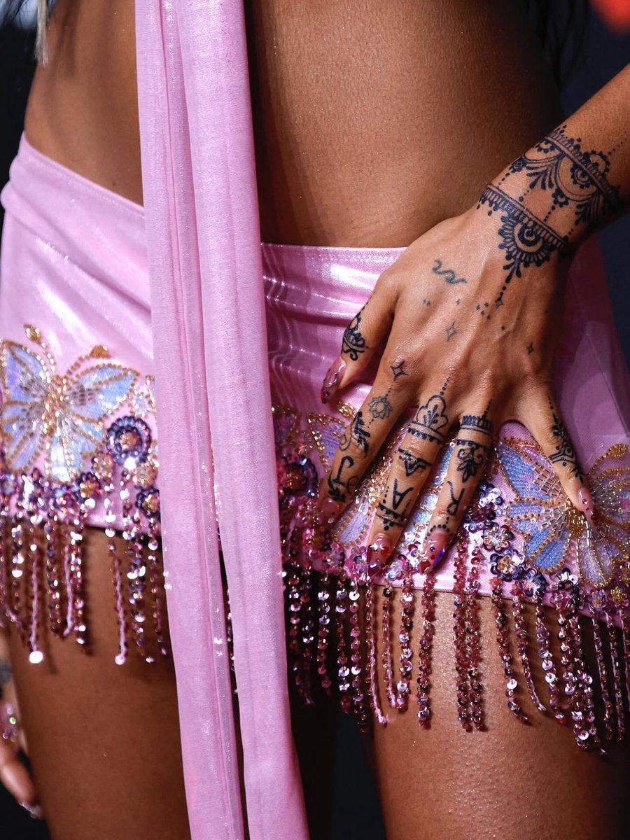 rhea raj details @ the vmas 🪄🎀