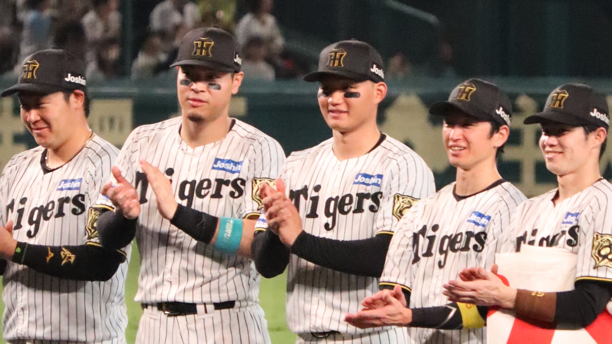 虎タウン　岡田　近本　中野　森下　大山　原口　佐藤　木浪　坂本ら17枚セット 虎タウン 岡田 近本 中野 森下 大山 原口 佐藤 木浪 坂本ら17枚