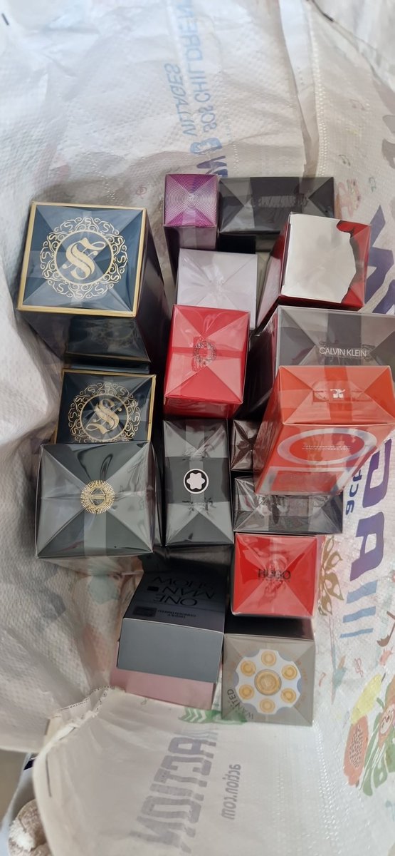 Préparation des  commandes du week-end, y a du boulot mdrrrr