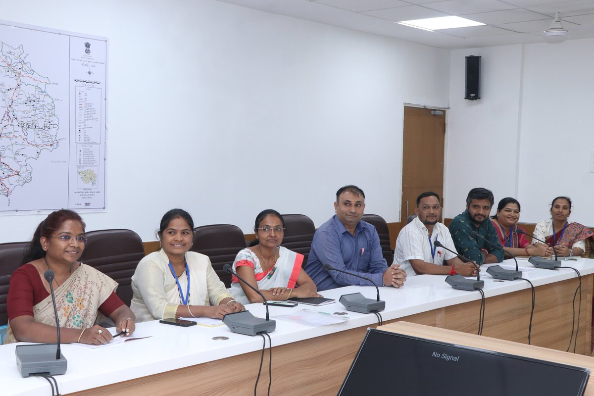 CollectorDan's tweet photo. શિક્ષકદિન નિમિત્તે માન.મુખ્યમંત્રીશ્રીના અધ્યક્ષ સ્થાને યોજાયેલ 'પ્રેરણા સંવાદ' કાર્યક્રમમાં સન્માનિત થયેલ ડાંગની પ્રા.શાળા સુન્દાના શ્રીમતી હેમલતાબેન રાઠોડ અને પ્રા. શાળા ઘૂબિટાના શિક્ષક શ્રી અરવિંદભાઈ ગવળીને આવકારવામાં આવ્યા તેમજ શિક્ષણ બાબતેે ચર્ચા કરવામાં આવી. https://t.co/kKAeYkFmX0