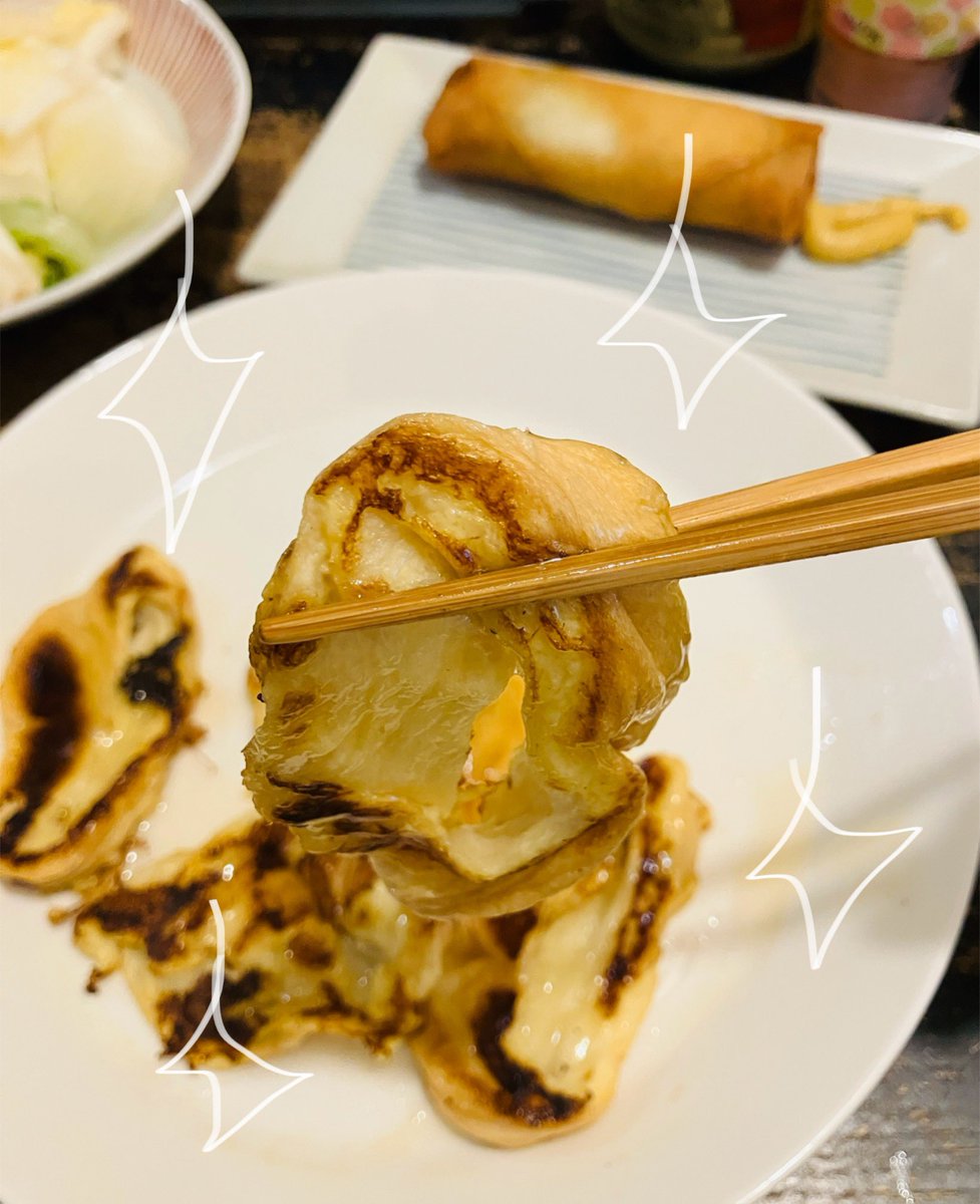 mimisamimiso's tweet photo. 沖縄の麩-ちゃんぷるーが大好きです。ふわふわした麩が卵と絡まって。
それ用の「ちゃんぷる〜麩」を使うと上手くできます。卵に浸した麩が、甘かったらフレンチトーストになるのでは？
ホテルオークラ式に牛乳と卵に一晩浸したら正解👍でした。より美味しくなりました。Comme'n TOKYOのバタールはボリュームがあって柔らかくて王道のフレンチトースト。
絶品です。
ちゃんぷる〜麩は軽くてヘルシー。
食感が楽しい美味しい。次は麩の切り方を変えてみましょう。
みなさんも試してみてください。
ちゃんぷる〜麩は交通会館のわしたショップにて。