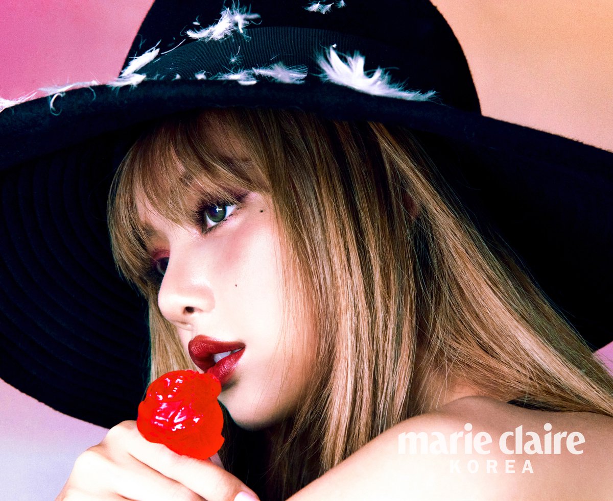 marieclairekr's tweet image. #제작협찬 
#마리끌레르 첫 번째 스페셜 뷰티 이슈 에디션의 주인공은 지금 이 순간 가장 동시대적인 아이콘, #리사 입니다. #루이비통 이 처음으로 펼쳐 보이는 뷰티세계와 리사가 만났습니다. 
@wearelloud #LISA #라보떼루이비통 #루이비통뷰티 #LOUISVUITTON