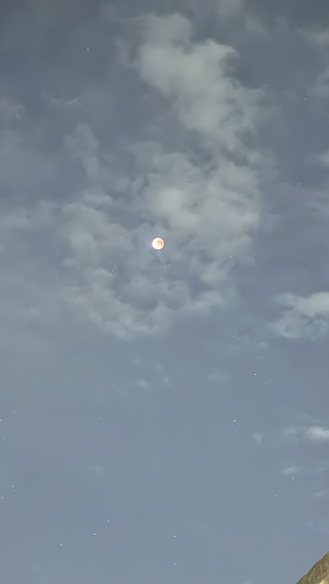 iamZunaira's tweet image. #LunarEclipse as captured by me