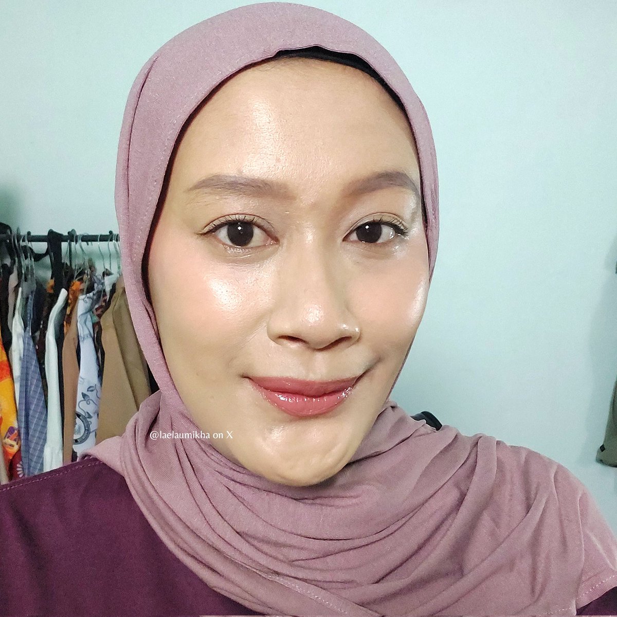 Trueve Velvet Hi-Cover True Mesh Cushion ini jujur salah satu cushion terRINGAN yang pernah aku coba 😍
Hasilnya skin-like finish, coveragenya juga oke