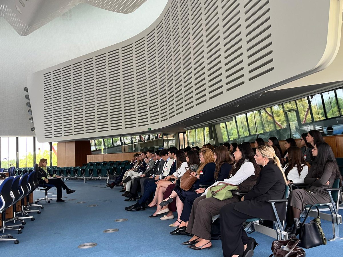 Esc_Judicial's tweet image. Estamos en el #TEDH, en #Estrasburgo. La sección A de #juezas y #jueces de la #75Promoción ha tenido la oportunidad de conocer cómo funciona, conocer su organización, su sede y el detalle de su trabajo a través de la #magistrada María Elósegui.