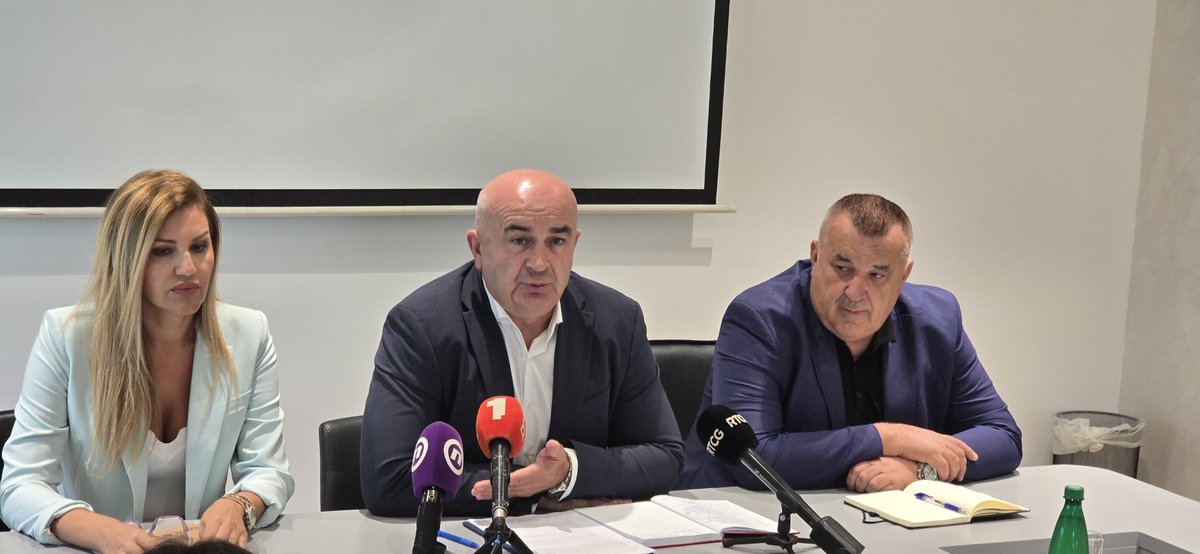 📌 Ministar Joković sa Nacionalnim udruženjem ribara: akcize na gorivo, vezovi, remont brodova, obnova flote, garantni fond, pomoć ribarima, PDV, Agrobudžet.

🗣 „Zahtjevi idu hitno na relevantne adrese.“ 

🌱 Poglavlje 13 privremeno se zatvara na jesen.