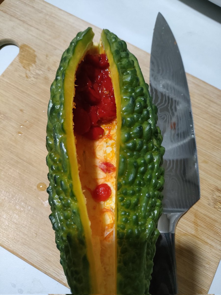 今年初購入のゴーヤは当たり！
種の周りが柔らかいゼリーみたいになっててめっちゃ甘いやつ