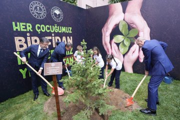 Recep Tayyip Erdogan speaking at a podium on a stage with a large screen displaying "2025-2026 EĞİTİM ÖĞRETİM YILI AÇILIŞ TÖRENİ 08 EYLÜL 2025 İSTANBUL." Yusuf Tekin and Ibrahim Yumakli stand nearby. Children in blue shirts and adults in suits are on stage. A separate image shows Recep Tayyip Erdogan, Yusuf Tekin, and Ibrahim Yumakli planting a tree with children. Turkish flags and a banner with "HER ÇOCUĞUMUZ BİREY" are visible.