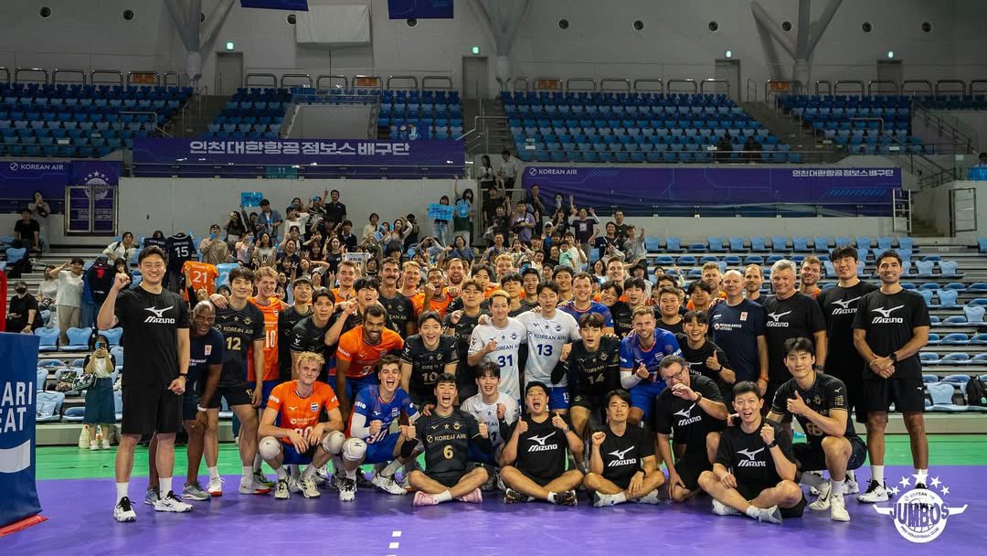 𝗧𝗵𝗮𝗻𝗸𝘀 𝗝𝘂𝗺𝗯𝗼𝘀! 🔥 Vandaag speelden we een oefenwedstrijd tegen deze Koreaanse club. Mooi einde van onze trip naar Seoul! ⚔️

Almost ready for the real deal! 🫡

#LangeMannen #TeamNL #MWCH