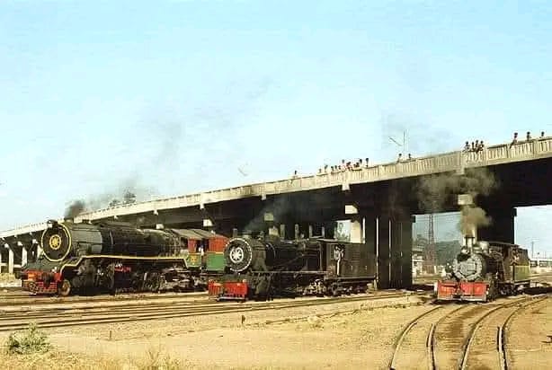 Neglect of #MirajJunction
Madras &amp; Southern Maratha Railway established junction in the city of Miraj,MH-KA border (June 1887.Before 1994,Miraj had  unique combination of three different gauges:
Miraj-Pune&amp;Kolhapur, both with BG lines,
Miraj-Bangalore MG,
Miraj-Pandharpur NG.
#02