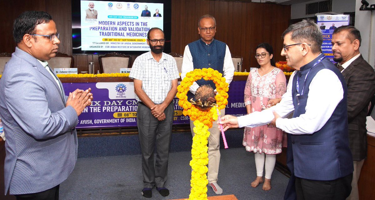 csiriiim's tweet image. The Six-Day CME Program on Modern Aspects in the Preparation &amp;amp; Validation of Traditional Medicines was inaugurated today at #CSIRIIIM Jammu in collaboration with Rashtriya Ayurveda Vidyapeeth, Ministry of AYUSH. 

The ceremony was graced by Dr. N. Zaheer Ahmad (Chief Guest,…