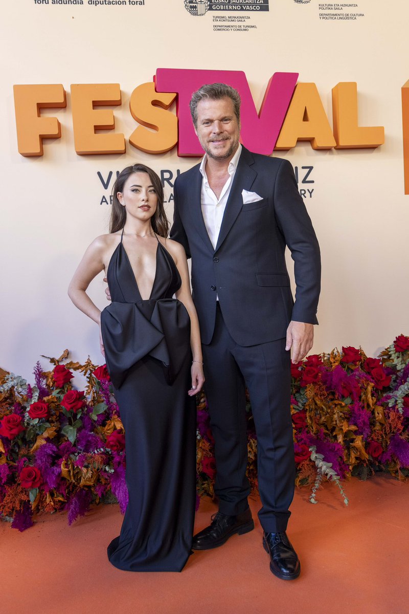 Clickche1's tweet image. La 17ª Edición de @FesTVal a la que asistimos de la mano de Ane Rot, Berta Castané, Rubén Fernández y Jon Lukas.💚

Experiencia maravillosa e inolvidable en Victoria-Gasteiz!✨
@FesTVal @Carcelen_Mgmt