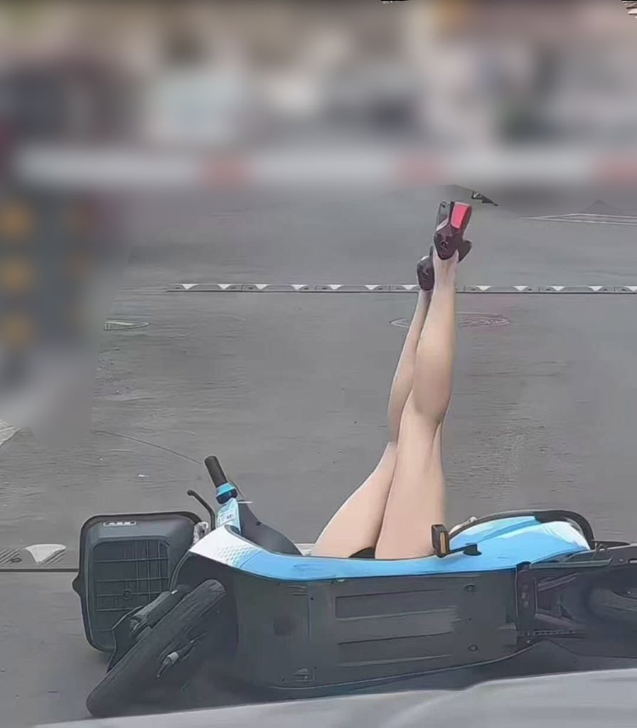 到底是誰，我跌倒還偷拍

氣死😡