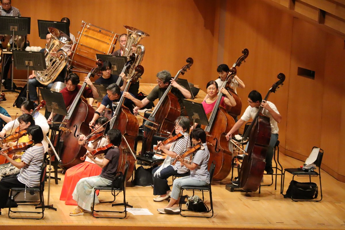 東京フィルハーモニー交響楽団 | Tokyo Philharmonic Orchestra (@tpo1911) on Twitter photo <a href="/A_Battistoni/">Andrea Battistoni</a> リハーサル開始前、オーケストラを前に「皆様とは久々になってしまいましたが、またご一緒でき嬉しいです」と語ったバッティストーニ。マエストロの生命力と知性溢れる指揮にはいっそう磨きがかかったようです。「アルプス」の難所も一致団結して輝くサウンドへと昇華されてゆきます。 <a href="/A_Battistoni/">Andrea Battistoni</a> リハーサル開始前、オーケストラを前に「皆様とは久々になってしまいましたが、またご一緒でき嬉しいです」と語ったバッティストーニ。マエストロの生命力と知性溢れる指揮にはいっそう磨きがかかったようです。「アルプス」の難所も一致団結して輝くサウンドへと昇華されてゆきます。