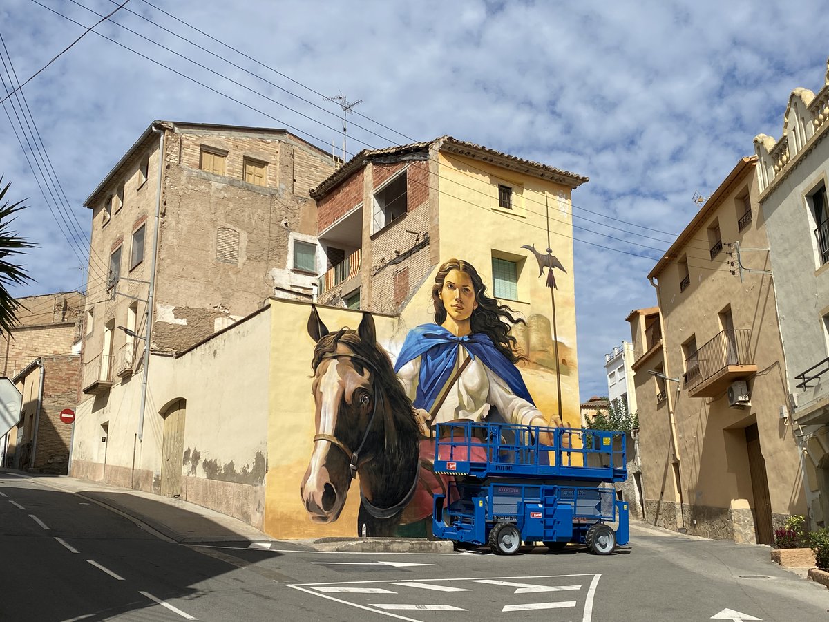 Us deixem amb fotografies de l'estat actual dels murals del casc antic de #MóradEbre que han pintat Lalone, Eslicer i Sasa a la present edició del #grafftech La remadora, la valent defensora del castell Galbors d’Entença i la Dolorosa ja formen part del paisatge urbà