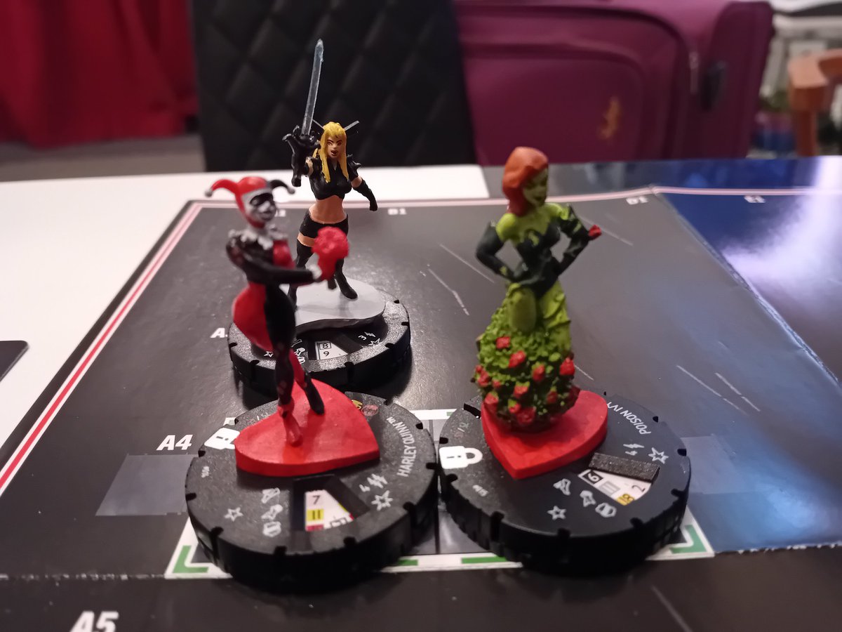 MarkLegend007's tweet image. Game 58 #heroclix
Practice game to see how my holiday find works.
It's the Harley/Valentine iconix that the UK didn't really get at the time.

They have great synergy
 Didn't think they'd hold their own bit the plant markers for defence,attack &amp;amp; their shared healing swung it