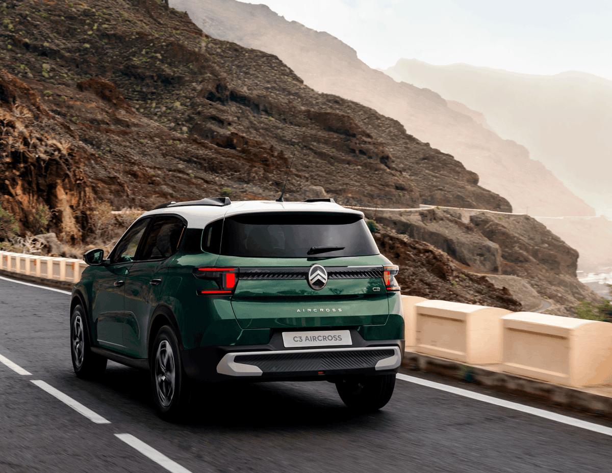 Citroenua's tweet photo. Новий CITROЁN C3 Aircross — компактний, технологічний. Усе — для комфорту й безпеки.

Клімат-контроль та ергономічні сидіння. Цифрова TFT-панель приладів. Фари Eco LED і камера заднього огляду.

Продаж уже стартує в Україні. Обирайте свою комплектацію ➡️ https://t.co/xRsD2nHOcf https://t.co/47SrofbfYD