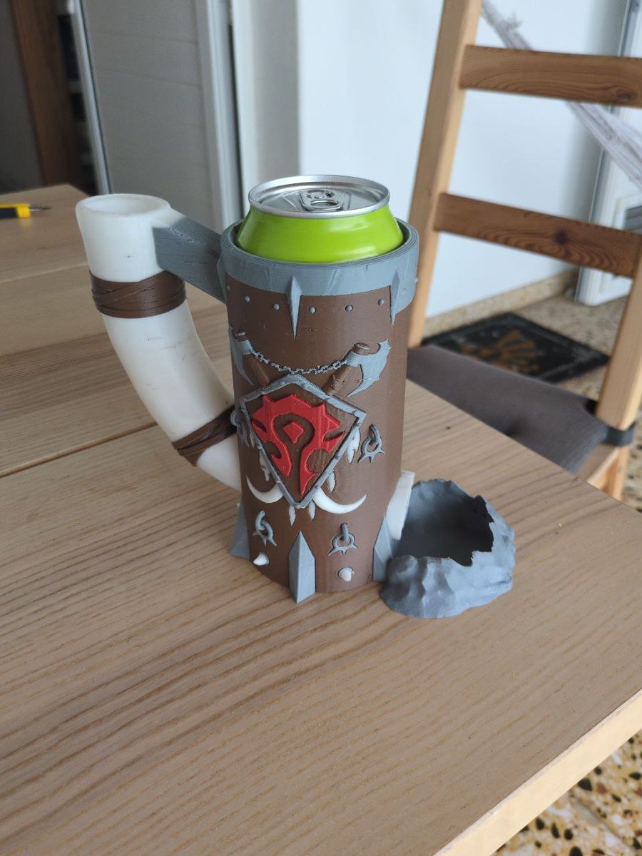smaug88's tweet photo. Qué mejor manera de beber de una lata que honrando a la Horda? @AlterTimeSK @Warcraft_ES https://t.co/g5DELcMO9o