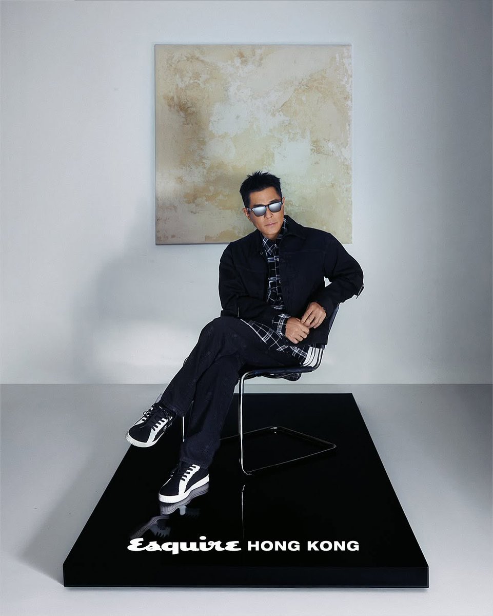 singahsing's tweet image. 검은 자아/고천락 Esquire HK
고천락은 매년 한 번은 꼭 만나는 오래된 친구 같다.만날때마다 느끼는건 그는 변함없다는것이다. 진지하고 효율적이며, 자신이 어떤 사람인지를 분명히 안다.비록 그 모습이 타인 눈엔 ‘검은색’처럼 신비롭고 거리를 두는듯 보일지라도,그는 그런 자신에게 충실하다.