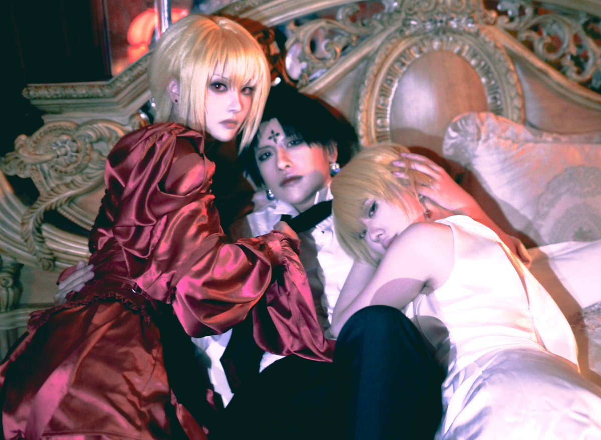✥ 𝕽𝖊𝖉 𝕽𝖔𝖘𝖊 𝖆𝖓𝖉 𝖂𝖍𝖎𝖙𝖊 𝕽𝖔𝖘 🥀
_

クロロ：浣一
クラピカ(白)：大錘
クラピカ(赤)：鮮花
📷：shuka