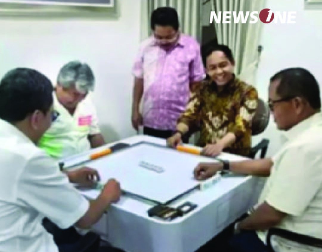 Tips agar tidak terkena reshuffle oleh Presiden Prabowo Subianto menurut Raja Juli adalah main domeno.

Sederhana sekali.