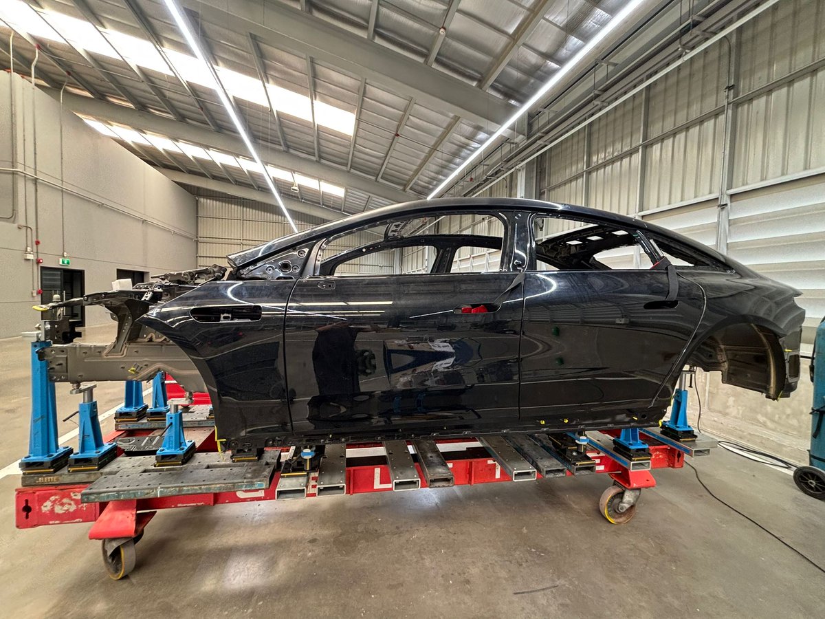 Getting hands-on training with the Mercedes EQS (V297) at the Body-in-White stage. Using Universal jig system, Cameleon system, they’re learning how to properly set it up in the body shop for accurate repairs and alignment.  (Cameleon Patent US 11,373,456 B2; Patent IN 544969)