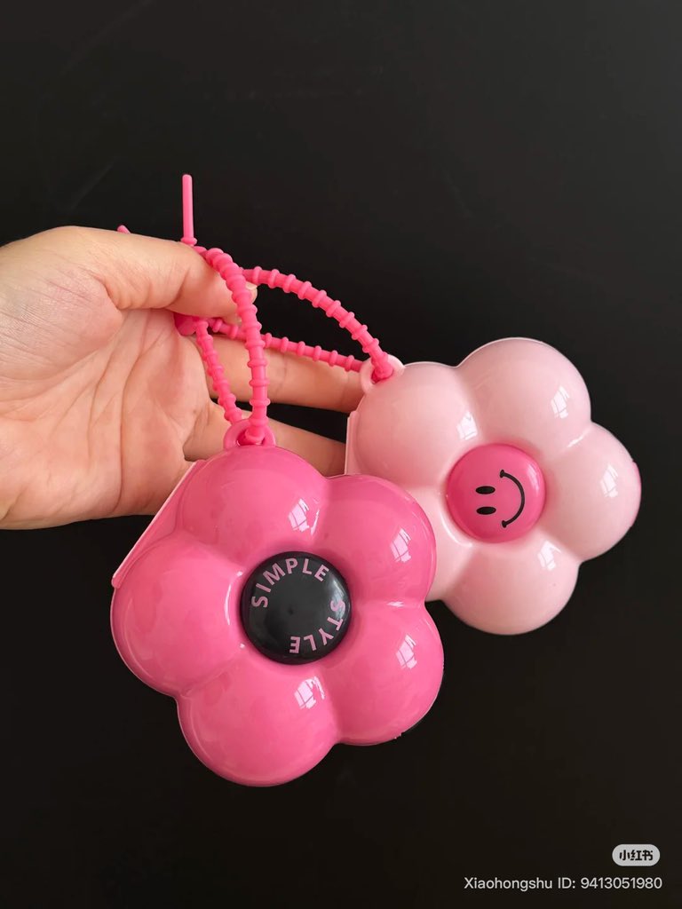 senjahitamm's tweet image. random items you should buy

a thread